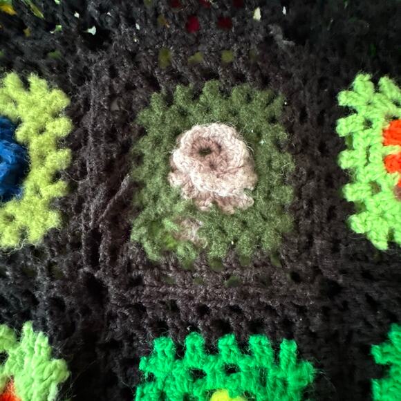 Vintage Handmade Granny Square Afghan Crochet Blanket 3D Rose 80’’ x 27’’ - Picture 5 of 9